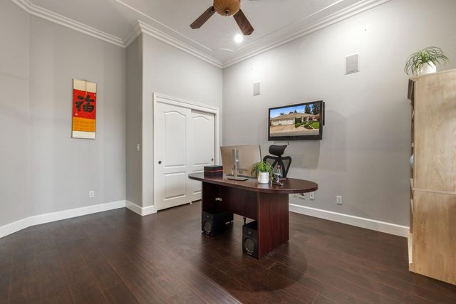 2067 Robin Hood Ln, Merced, CA 95340