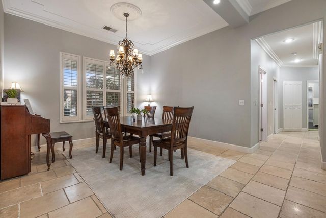 2067 Robin Hood Ln, Merced, CA 95340