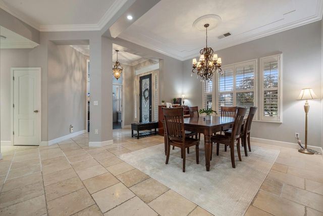 2067 Robin Hood Ln, Merced, CA 95340