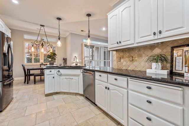 2067 Robin Hood Ln, Merced, CA 95340