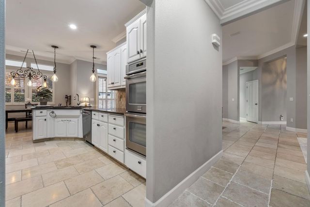 2067 Robin Hood Ln, Merced, CA 95340