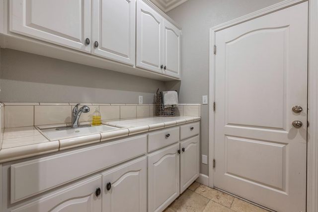 2067 Robin Hood Ln, Merced, CA 95340