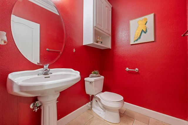 2067 Robin Hood Ln, Merced, CA 95340