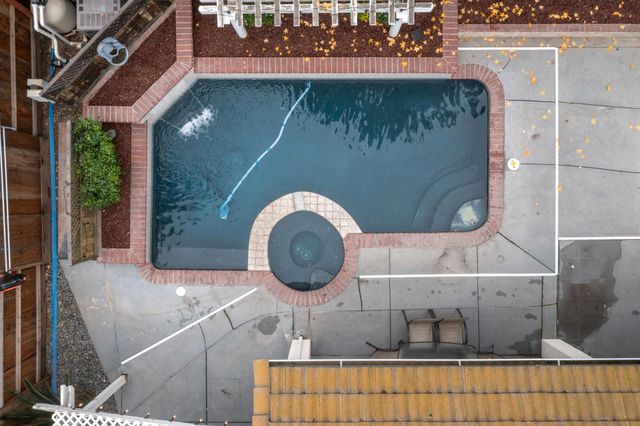 2067 Robin Hood Ln, Merced, CA 95340