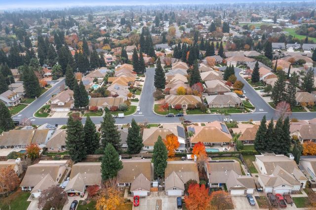 2067 Robin Hood Ln, Merced, CA 95340