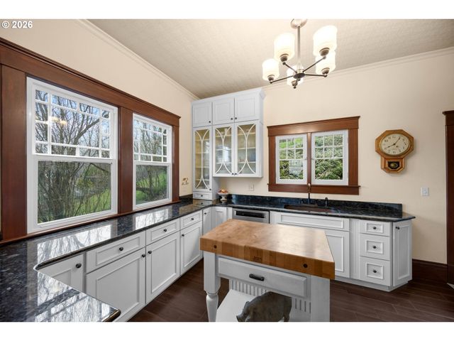 837 Se WATSON St, Roseburg, OR 97470