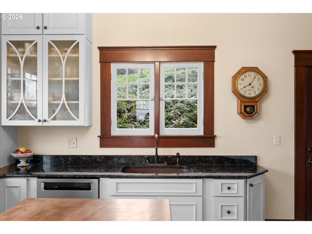 837 Se WATSON St, Roseburg, OR 97470