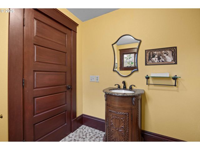 837 Se WATSON St, Roseburg, OR 97470