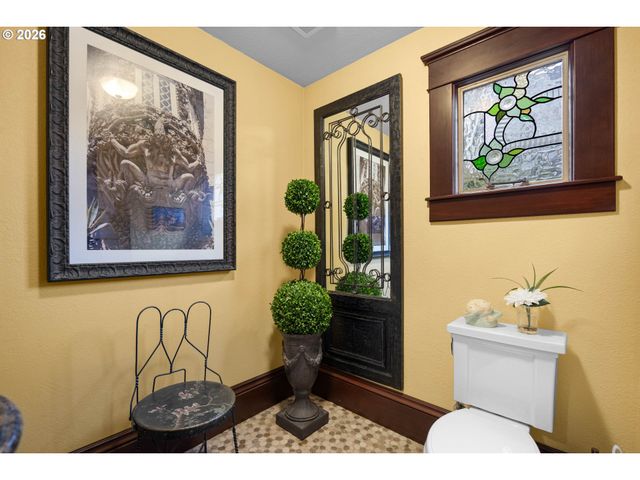 837 Se WATSON St, Roseburg, OR 97470