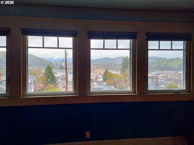 837 Se WATSON St, Roseburg, OR 97470