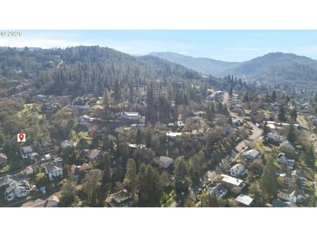 837 Se WATSON St, Roseburg, OR 97470