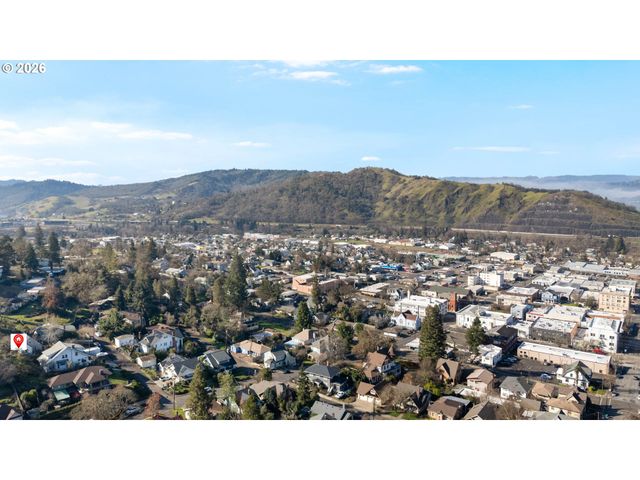 837 Se WATSON St, Roseburg, OR 97470
