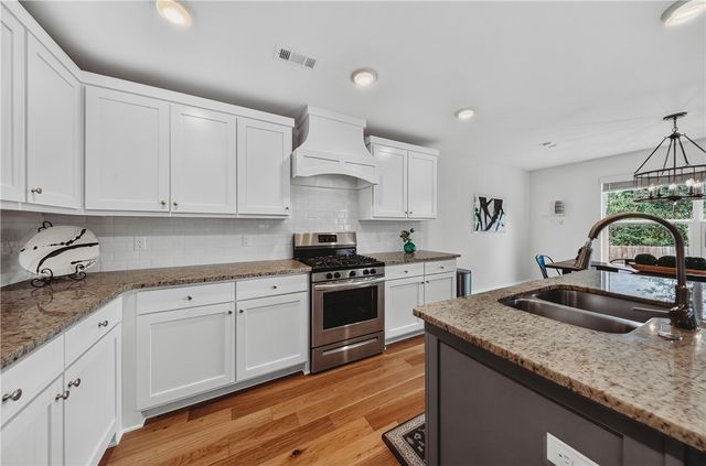 5803 W Poison Springs Drive, Fayetteville, AR 72704
