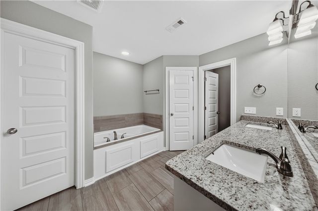 5803 W Poison Springs Drive, Fayetteville, AR 72704