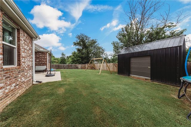 5803 W Poison Springs Drive, Fayetteville, AR 72704