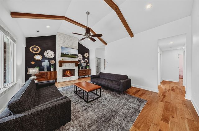 5803 W Poison Springs Drive, Fayetteville, AR 72704