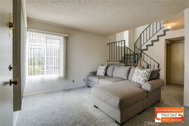 11350 Foothill, Lakeview Terrace, CA 91342