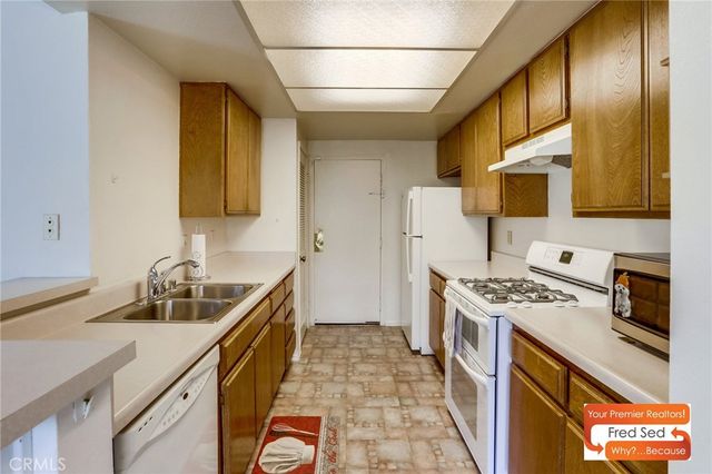 11350 Foothill, Lakeview Terrace, CA 91342