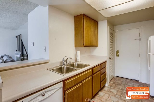11350 Foothill, Lakeview Terrace, CA 91342