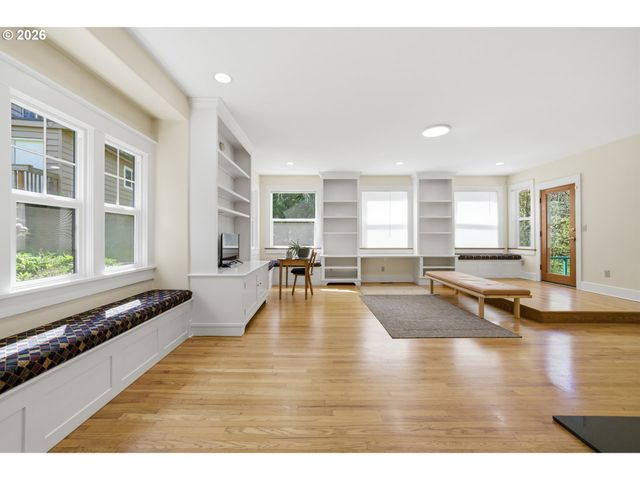 3419 Sw DOSCH Rd, Portland, OR 97239