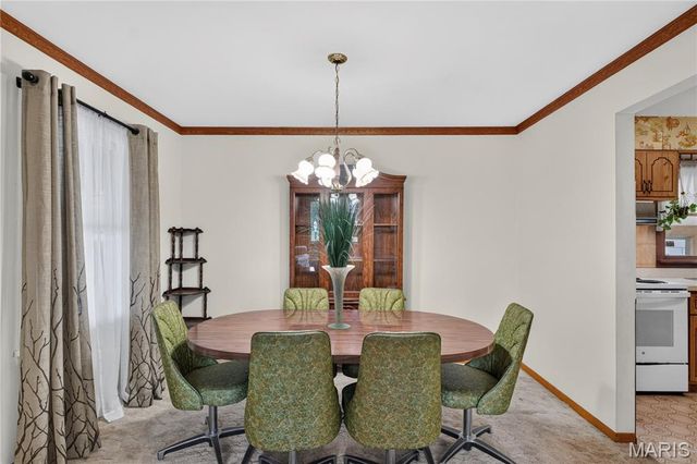 10032 Meadowfield Lane, St Louis, MO 63128