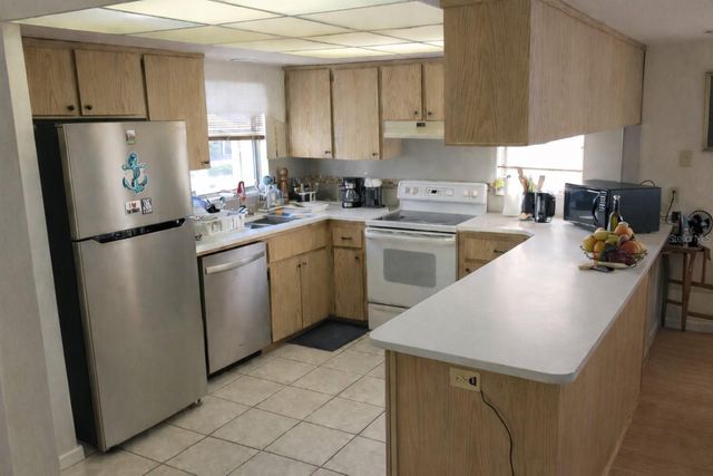 255 CAPRI CIRCLE N 17, Treasure Island, FL 33706