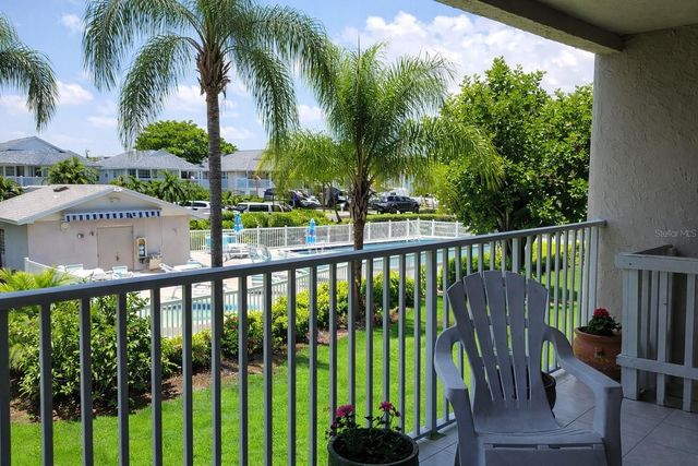 255 CAPRI CIRCLE N 17, Treasure Island, FL 33706