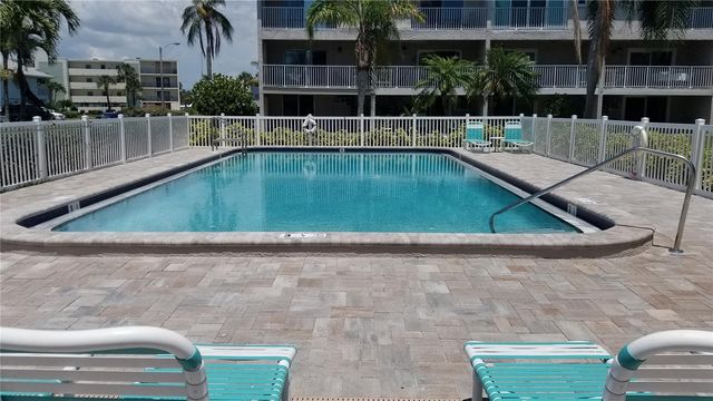 255 CAPRI CIRCLE N 17, Treasure Island, FL 33706