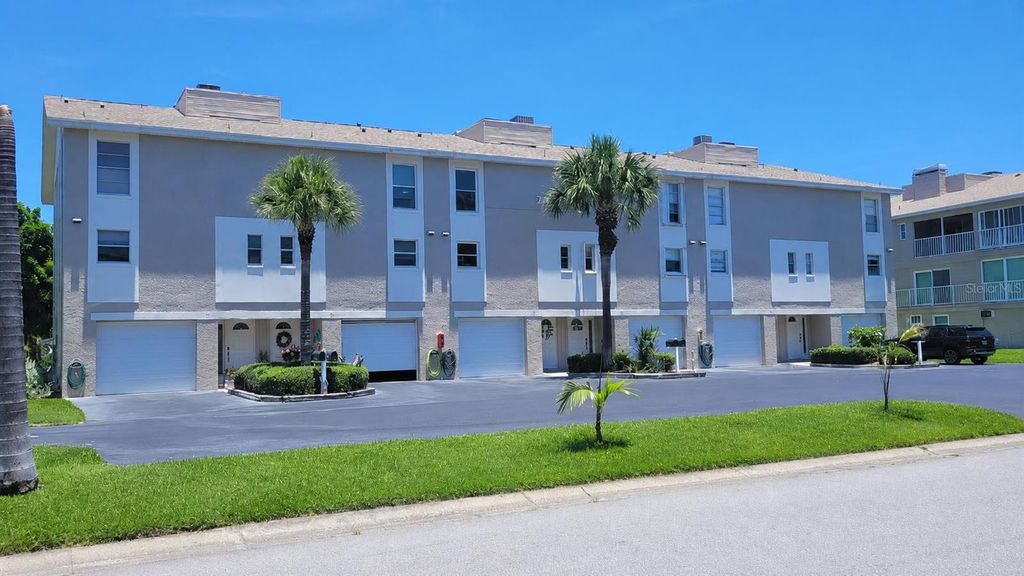 255 CAPRI CIRCLE N 17, Treasure Island, FL 33706