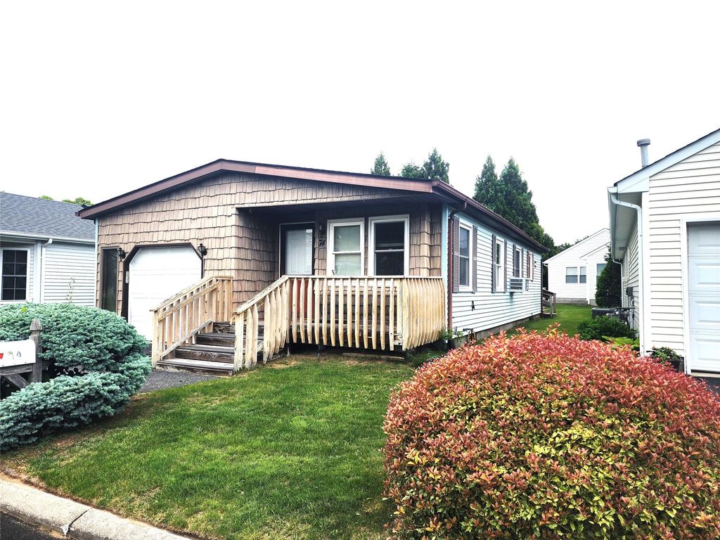 74 Dogwood Lane, Manorville, NY 11949