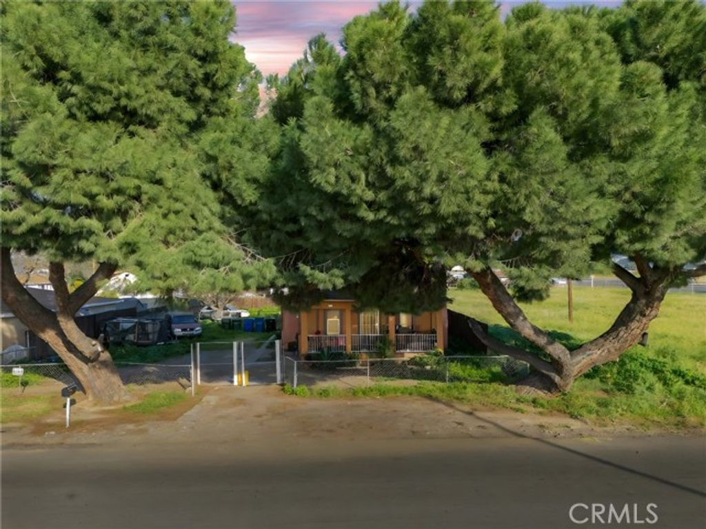 7977 Victoria Avenue, Highland, CA 92346