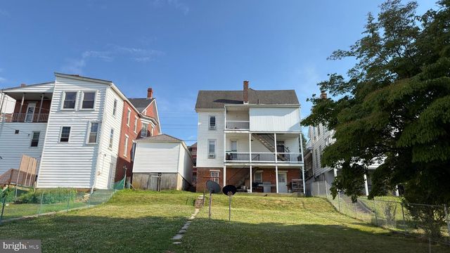 515 W BROADWAY, Red Lion, PA 17356