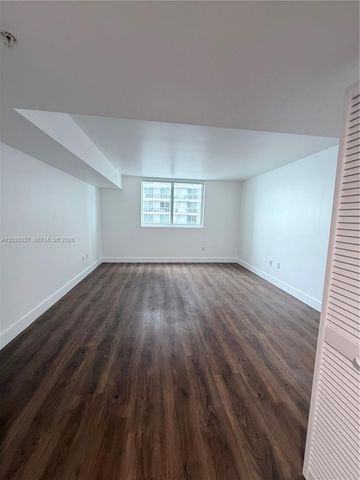 1800 N Bayshore Dr 3511, Miami, FL 33132