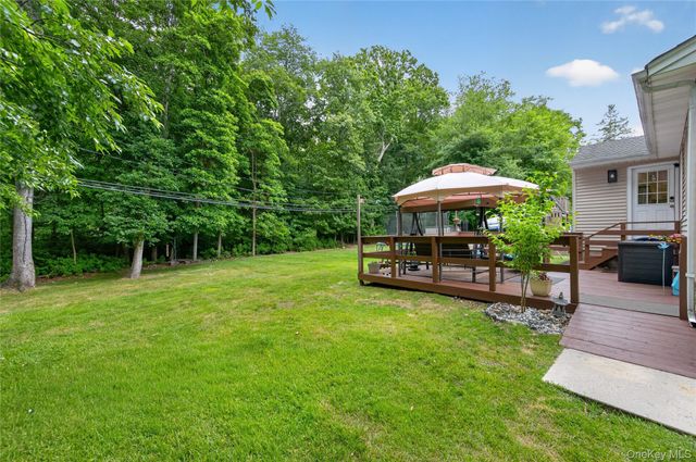 257 Bow Drive, Hauppauge, NY 11788