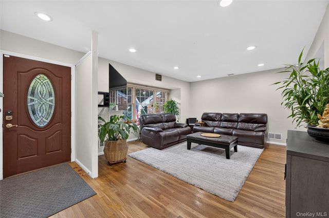 257 Bow Drive, Hauppauge, NY 11788