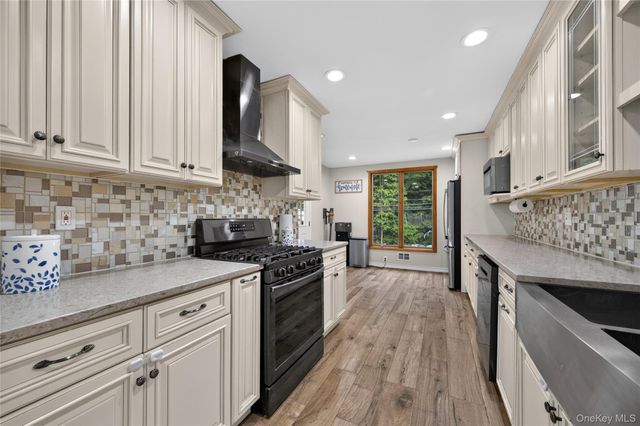 257 Bow Drive, Hauppauge, NY 11788