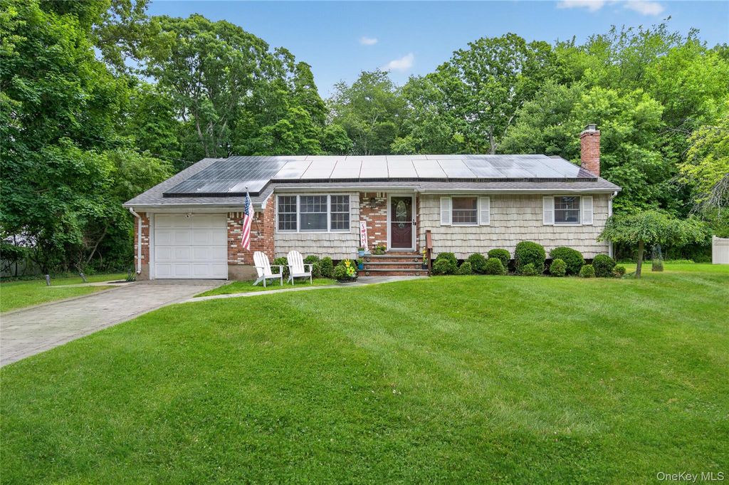 257 Bow Drive, Hauppauge, NY 11788