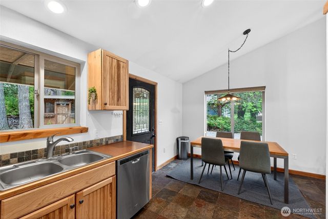 10303 Matthews Avenue, Anderson Island, WA 98303