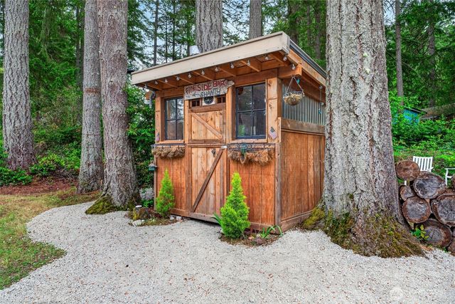 10303 Matthews Avenue, Anderson Island, WA 98303