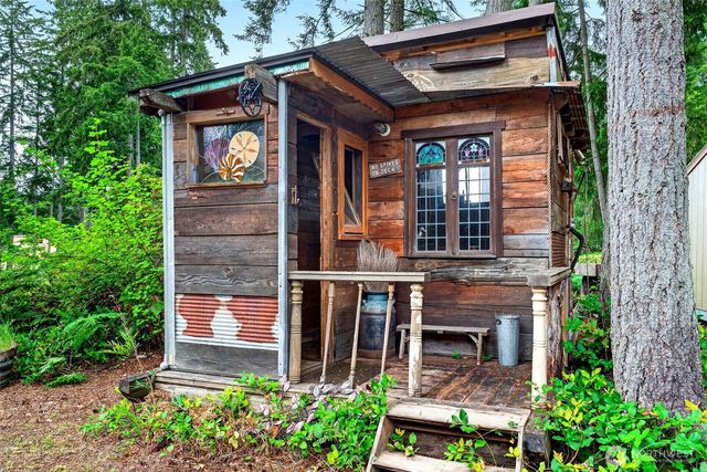 10303 Matthews Avenue, Anderson Island, WA 98303
