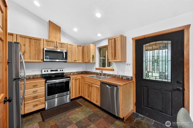 10303 Matthews Avenue, Anderson Island, WA 98303