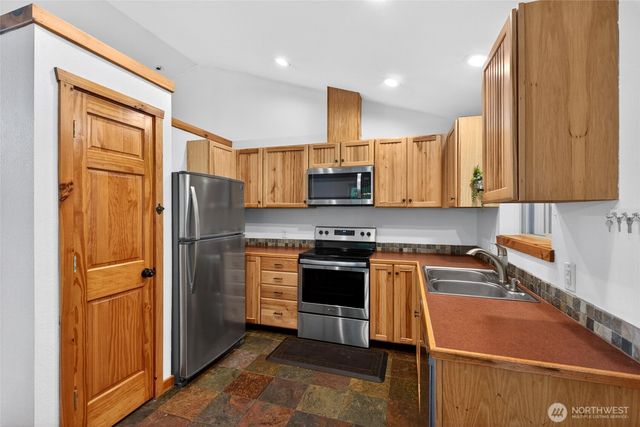 10303 Matthews Avenue, Anderson Island, WA 98303