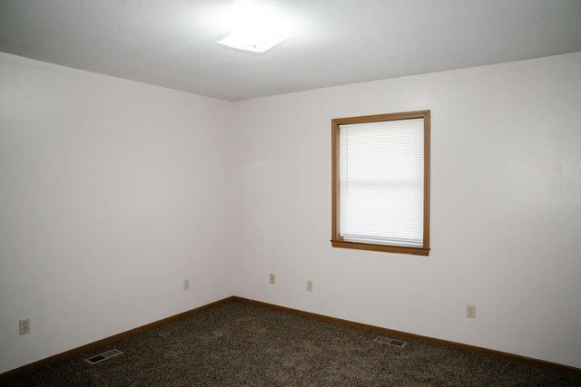 102 Steuben Court, Erie, KS 66733