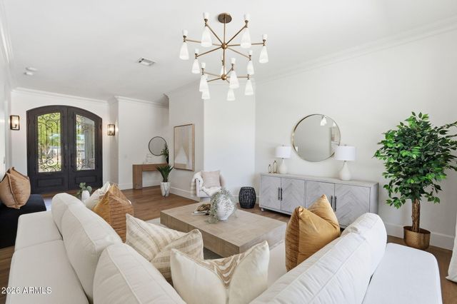 215 S PARKCREST Street, Gilbert, AZ 85296