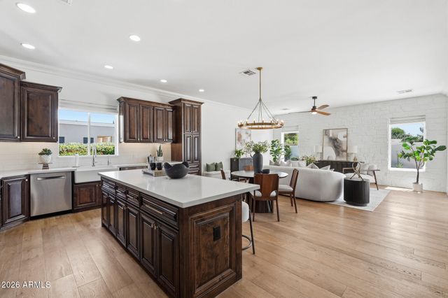 215 S PARKCREST Street, Gilbert, AZ 85296