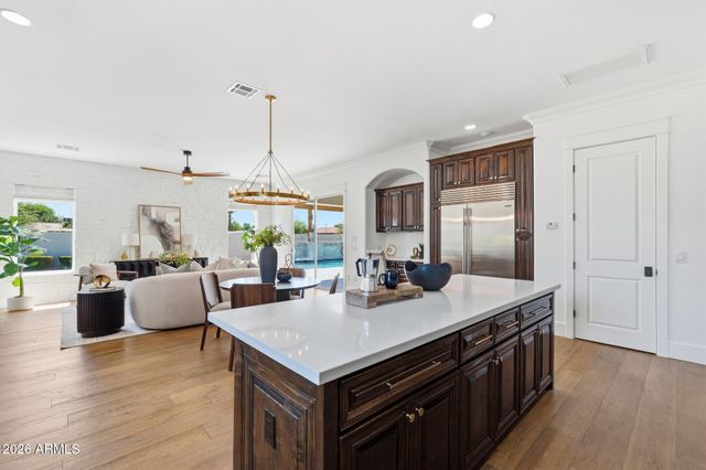 215 S PARKCREST Street, Gilbert, AZ 85296