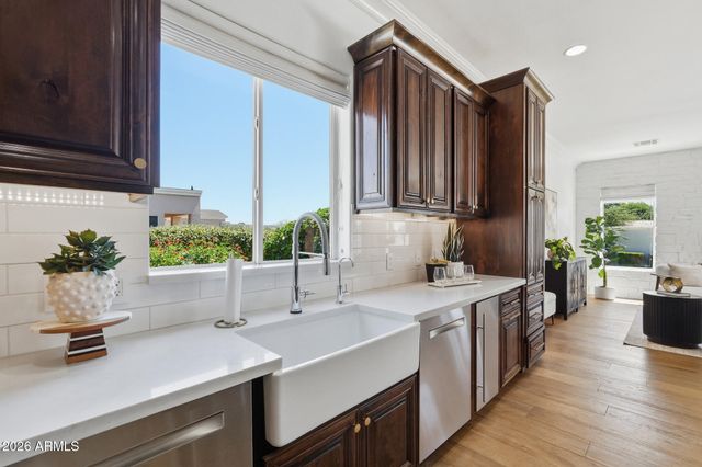 215 S PARKCREST Street, Gilbert, AZ 85296