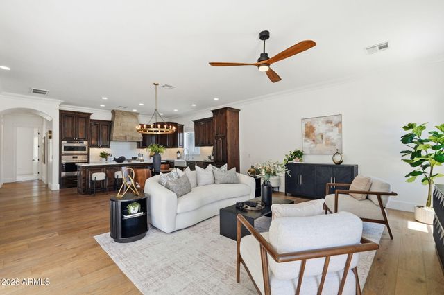 215 S PARKCREST Street, Gilbert, AZ 85296