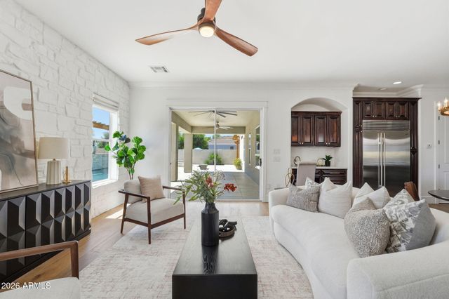 215 S PARKCREST Street, Gilbert, AZ 85296