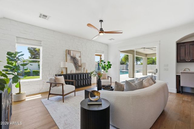 215 S PARKCREST Street, Gilbert, AZ 85296